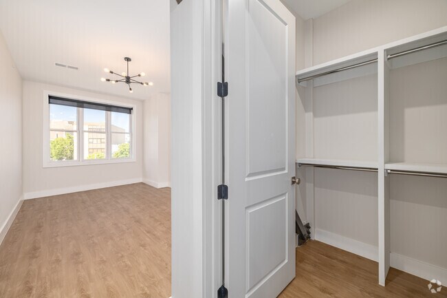 2BR, 1BA - 1,045SF - Primary Bedroom/Closet