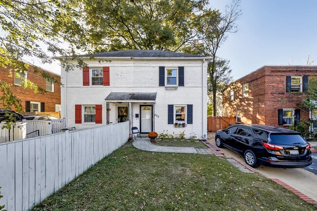 Building Photo - 822 S Ivy St Rental