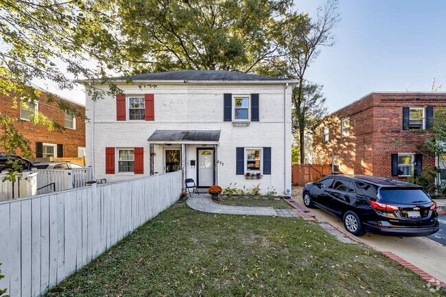 Building Photo - 822 S Ivy St Rental