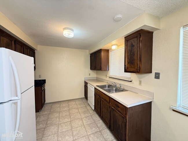 Photo - 1211 Ledwich Ave Unit B