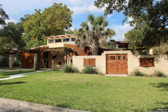 Photo - 539 Woodcrest Dr