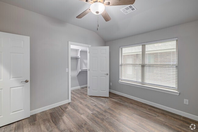 1BR, 1BA - 800SF - Bedroom
