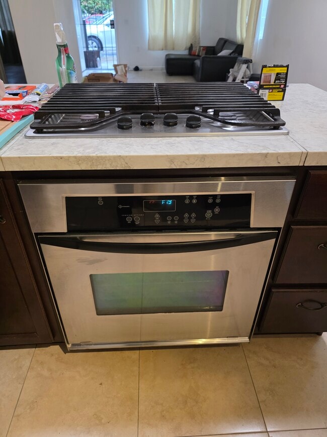 Photo - 770 E 12th St