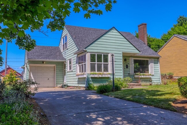 Photo - Charming 3 Bedroom 1 Bathroom home in Desirable Lincoln Neighborhood!