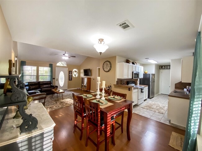 Building Photo - 254 E Sunset Dr