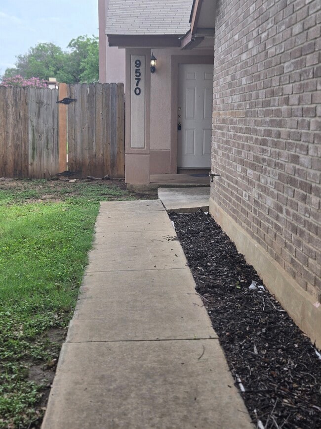 Photo - 9570 Bowen dr