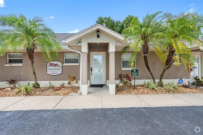 Building Photo - 2703 W Tampa Bay Blvd Rental