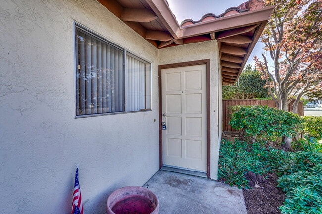 Photo - Newly Remodeled 3BR, 2BA, 1,117sf Duplex w...