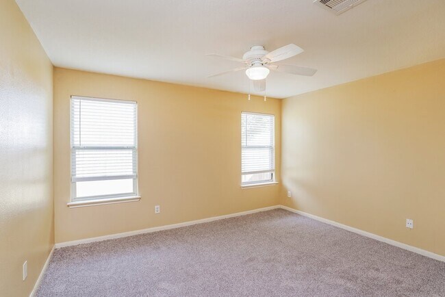 Photo - 4002 Hollow Cove Ln