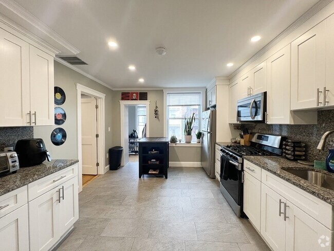 Building Photo - 130 Orleans St Unit #3R Rental