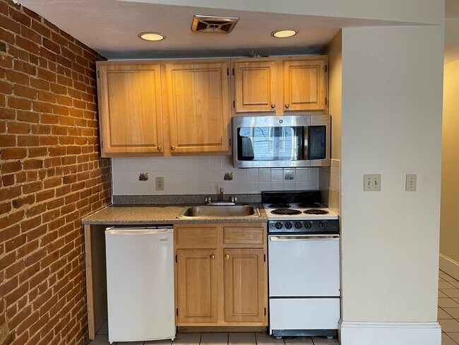 12 Mt Auburn St Unit 6