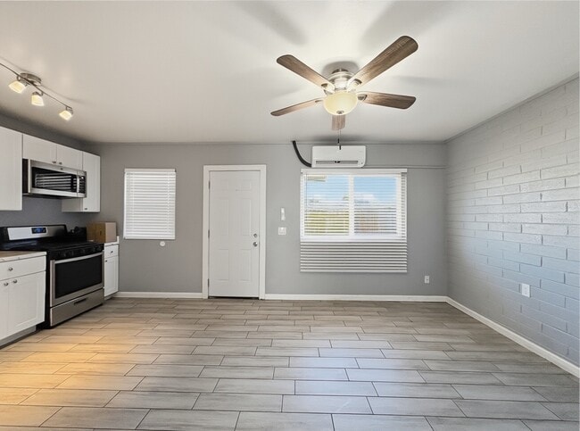 Photo - 513 E Hatcher Rd