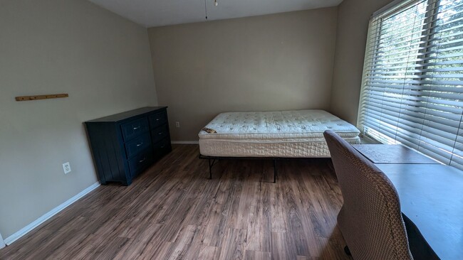 Photo - 4000 SW 23rd St Unit 4-303 - Bedroom 4