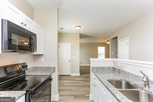 Photo - 298 Delevan St SW