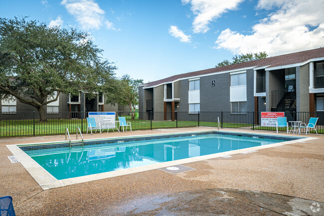 Lantana Apartments - Lantana Apartments