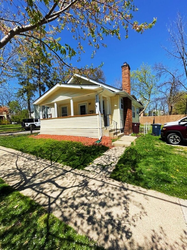 Photo - 203 E Davis Ave
