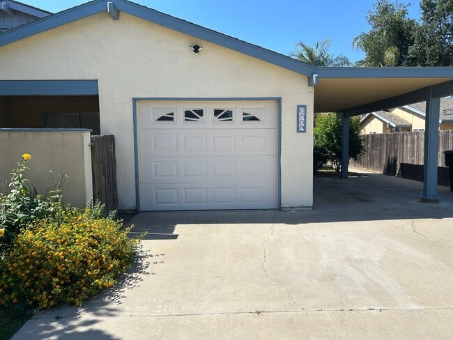 Building Photo - Great 3 bedroom 2 bath in Visalia ready fo... Rental