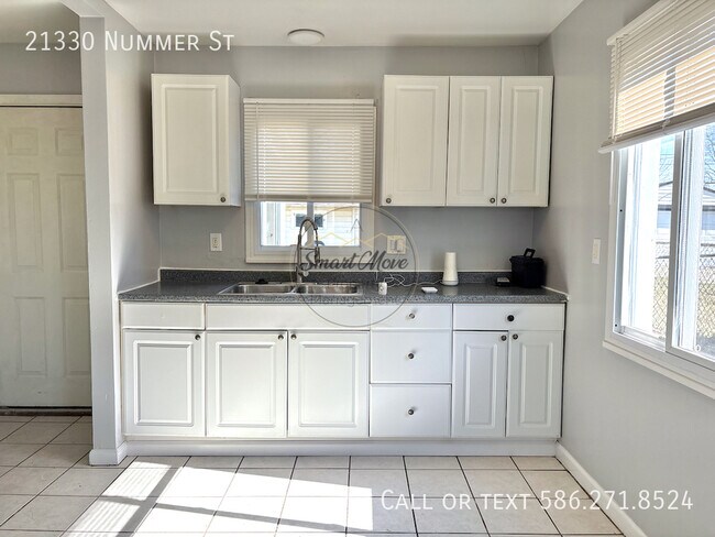 Photo - 21330 Nummer St