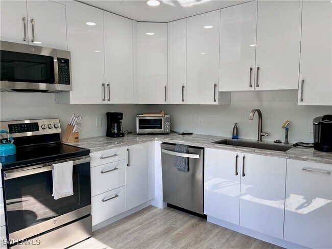 Building Photo - 232 Memory Ln Unit #4