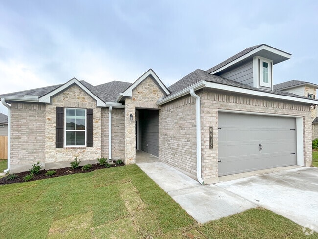 Building Photo - 6912 Llano Dr Rental