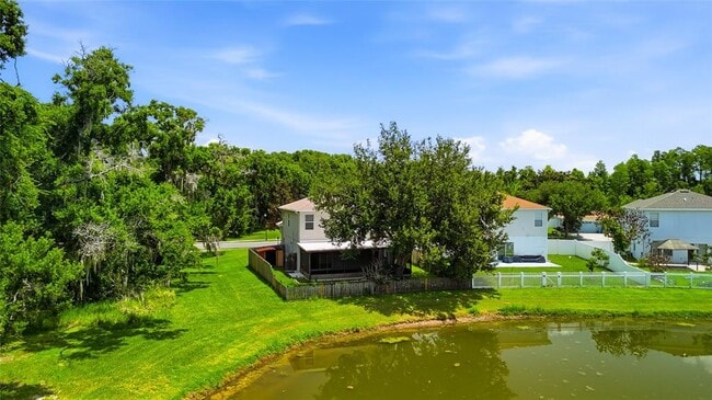 Photo - 9913 Edmonton Dr