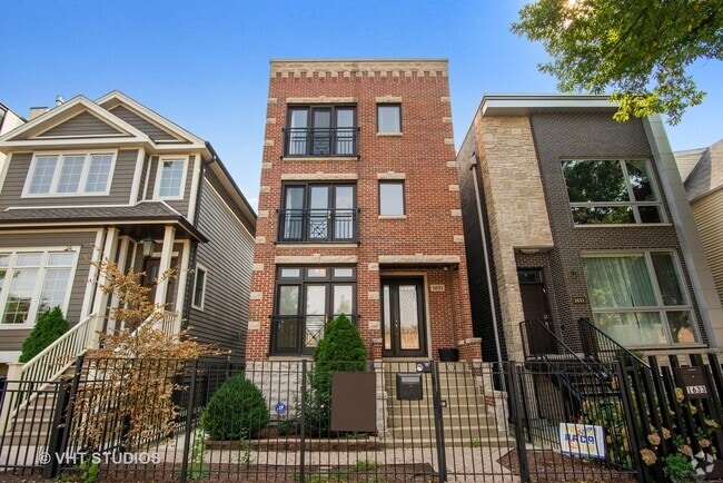 Building Photo - 1631 W Wolfram St Rental