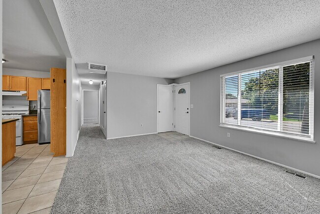 Photo - $2,675 - 4 Bed, 2 Bath Home in Aurora with...