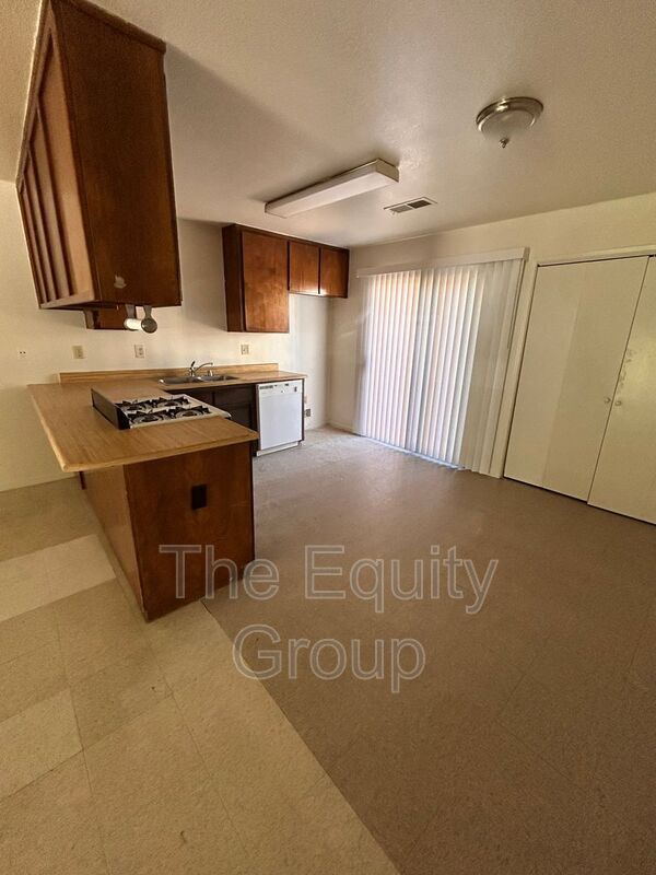 Photo - 1228 Jones St