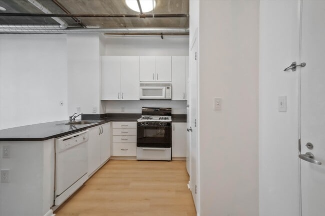 Photo - 1300 N St NW Unit 318
