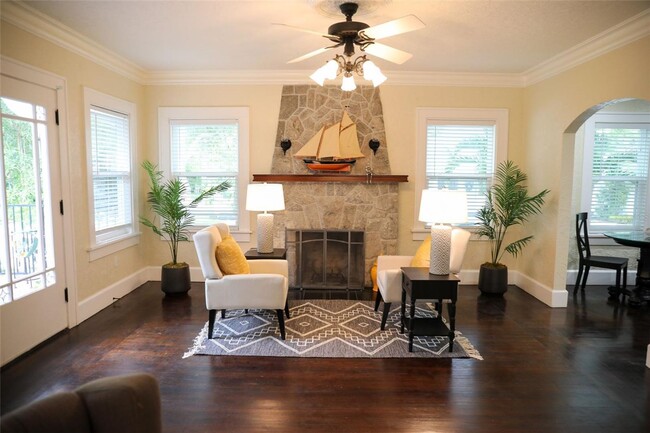 Building Photo - FURNISHED LUXURY 3 Br 3 Ba RENTAL NEAR DOW... Unit 850 13th Ave N