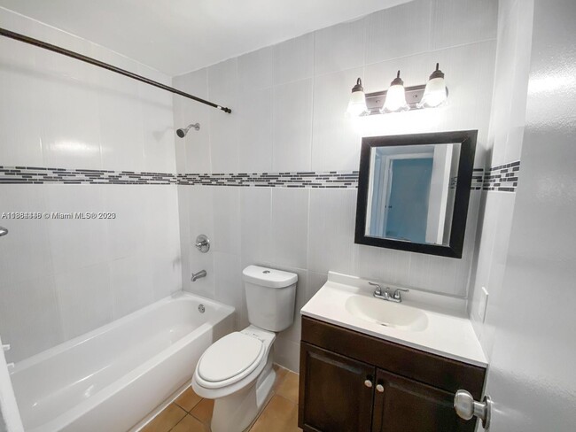 Building Photo - 2600 NW 39th Way Unit 102 Rental