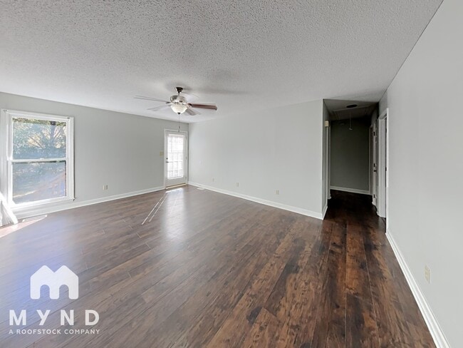 Photo - 1213 Shakentown St