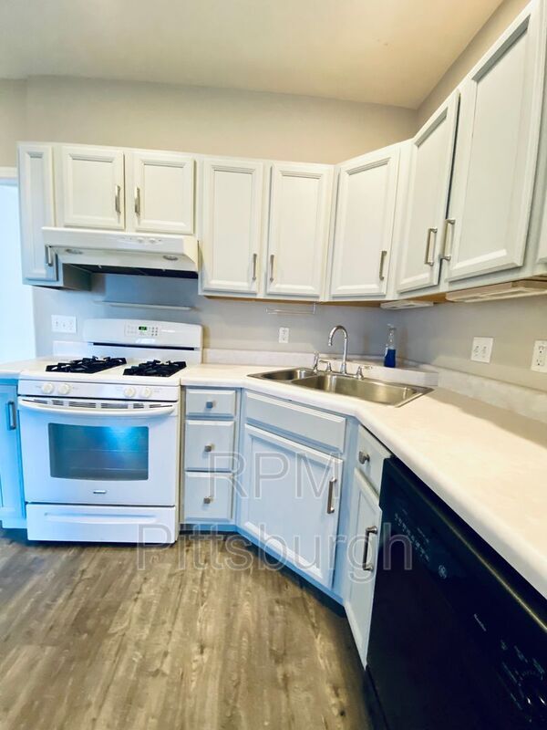 Photo - 109 S 13th St