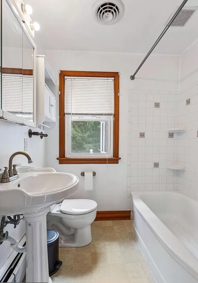 Photo - 324 Woodland View Dr