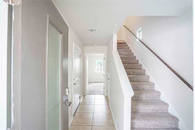 Photo - 221 Birch Oak Ln
