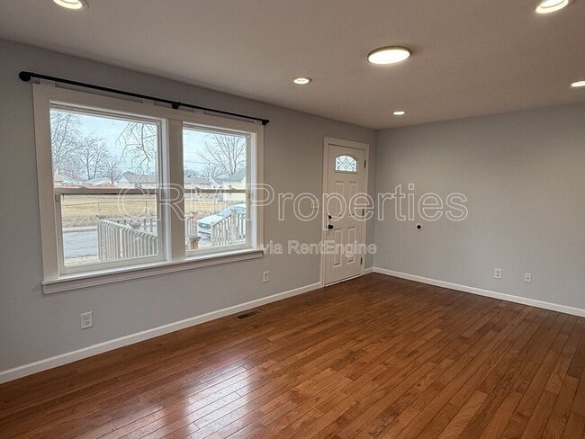 Photo - 1001 E Broadway St