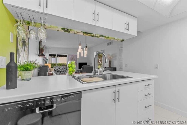 Photo - 154 Waterside Dr Unit 154