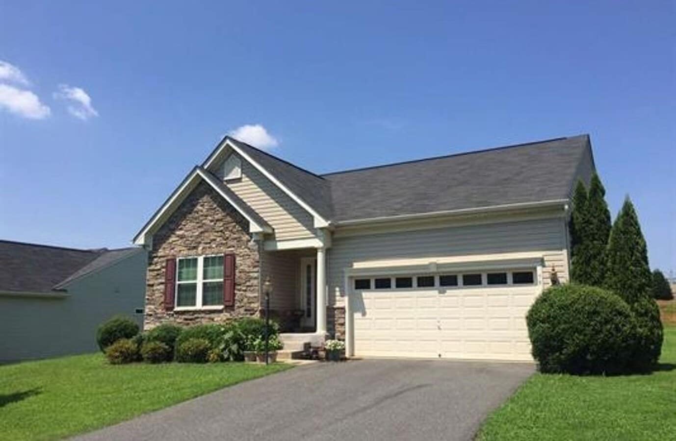 Spacious and Bright Greenecroft Home - Spacious and Bright Greenecroft Home