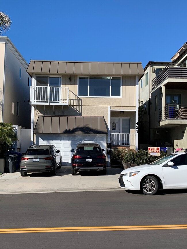 Building Exterior - Driveway - 421 Marine Ave Unit # B