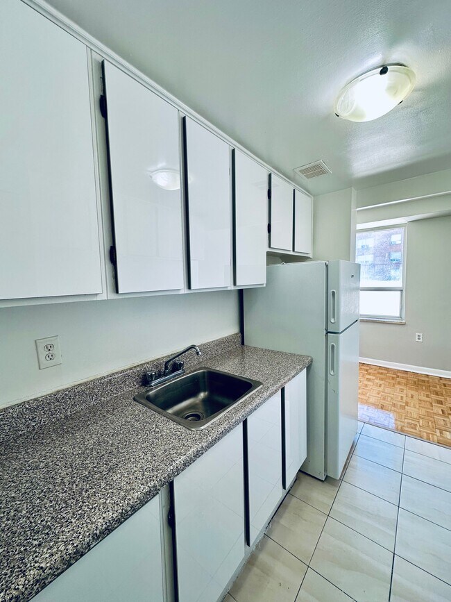 Photo - 1537 WILLOWS APARTMENTS