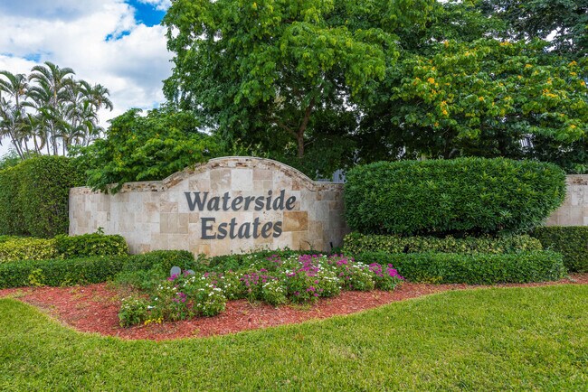 Photo - 2471 Waterside Dr