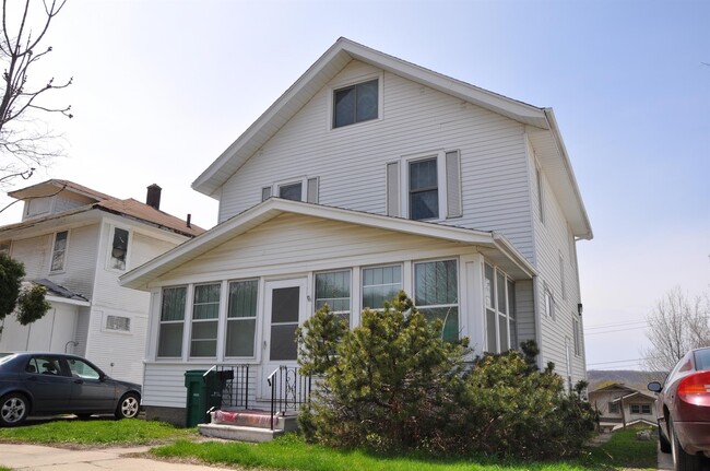 Building Photo - 614 N 5th St