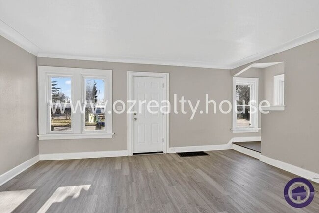 Photo - 1840 Marne Ave