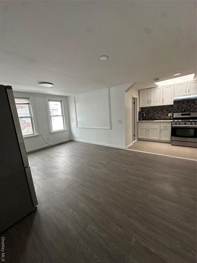 Photo - 33-24 89th St