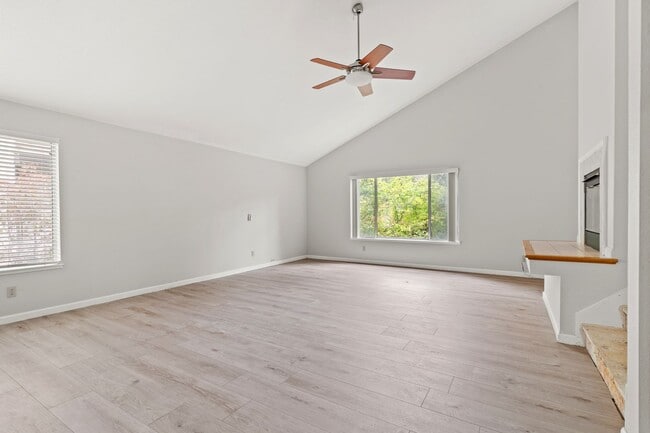 Photo - 1144 Trowbridge Way