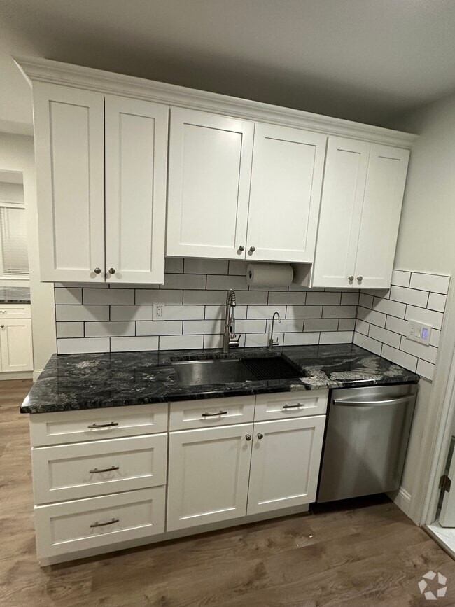 Building Photo - 66 Wall St Rental