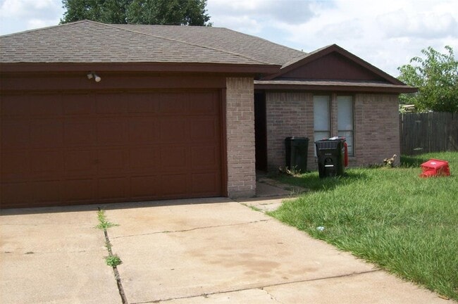 Building Photo - 10526 Crescent Moon Dr Rental