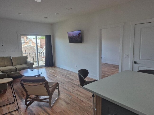 Photo - 4144 N Parkside Ave Unidad 2- 2nd floor