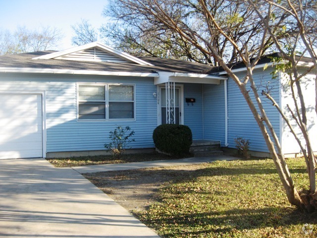 Building Photo - COMING SOON! Rental