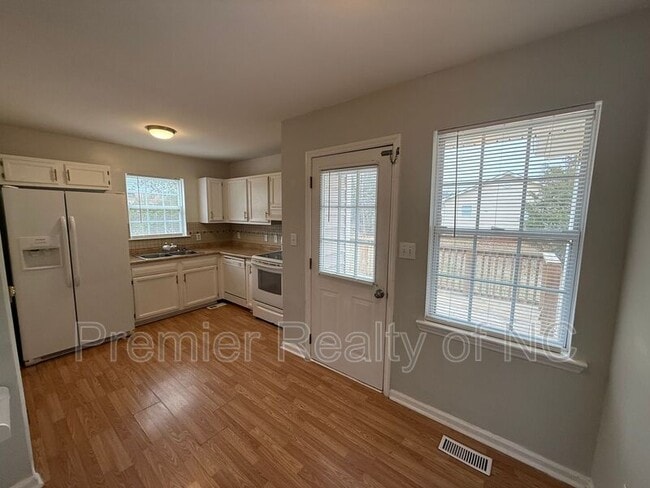 Photo - 195 Windsong Rd